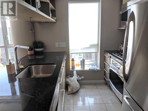 25Fl 833 Seymour Street, Vancouver, BC - Indoor Photo Showing Kitchen