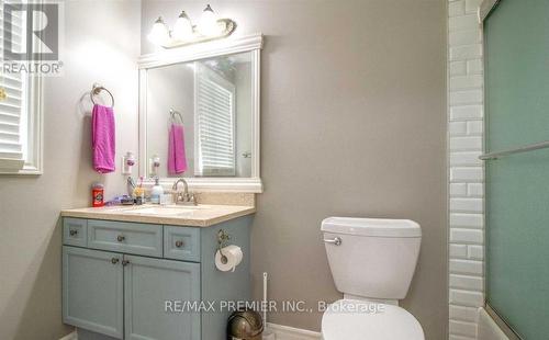 15 Dunsmore Lane, Barrie, ON - Indoor Photo Showing Bathroom