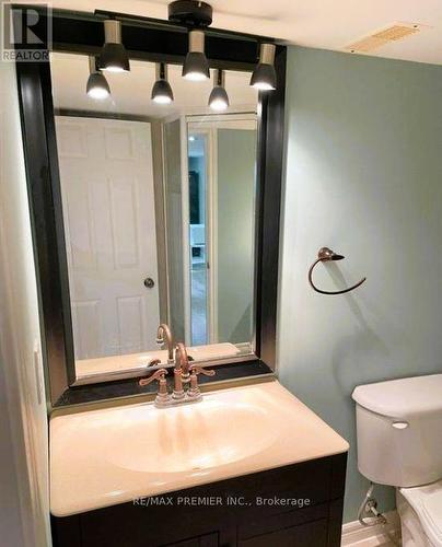 15 Dunsmore Lane, Barrie, ON - Indoor Photo Showing Bathroom