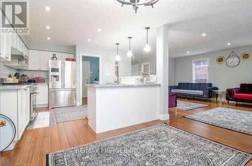 15 Dunsmore Lane, Barrie, ON - Indoor Photo Showing Kitchen With Upgraded Kitchen