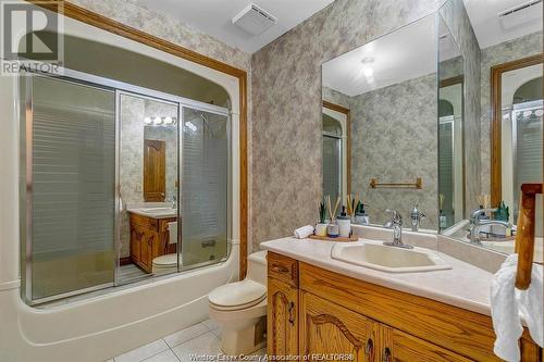 559 Lisa Crescent, Windsor, ON - Indoor Photo Showing Bathroom