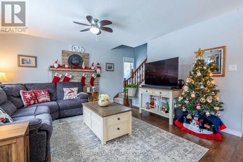 4617 Barcier Lane, South Stormont, ON - Indoor Photo Showing Living Room