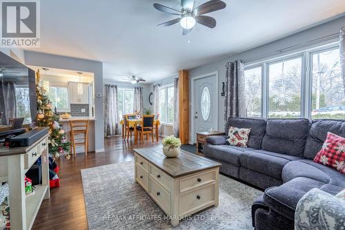 4617 Barcier Lane, South Stormont, ON - Indoor Photo Showing Living Room