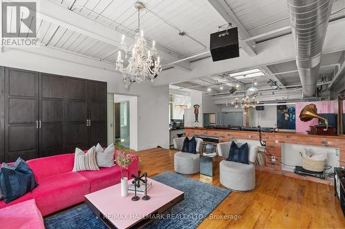 203 - 326 Carlaw Avenue, Toronto, ON - Indoor Photo Showing Living Room