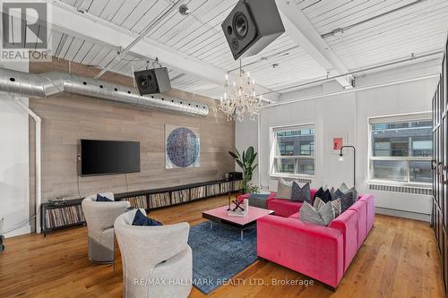 203 - 326 Carlaw Avenue, Toronto, ON - Indoor Photo Showing Living Room