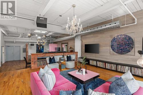 203 - 326 Carlaw Avenue, Toronto, ON - Indoor Photo Showing Living Room