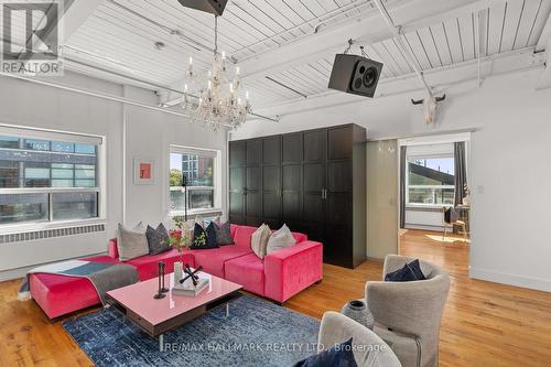 203 - 326 Carlaw Avenue, Toronto, ON - Indoor Photo Showing Living Room