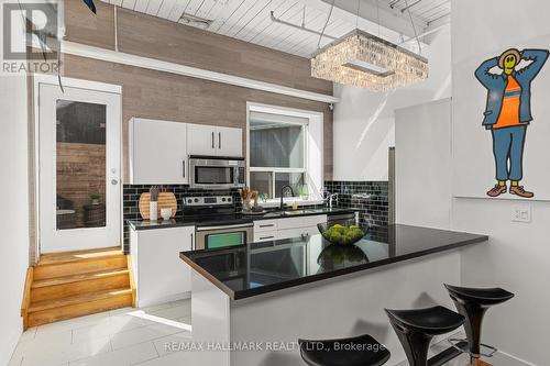 203 - 326 Carlaw Avenue, Toronto, ON - Indoor Photo Showing Kitchen