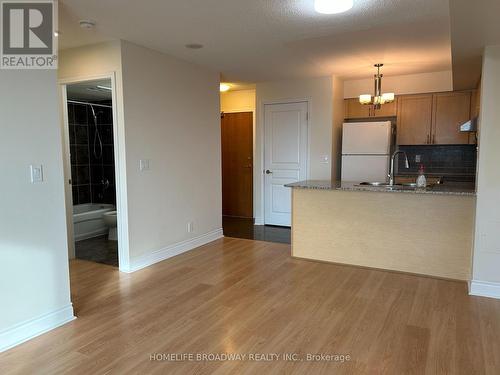 1507 - 75 South Town Centre Boulevard, Markham, ON - Indoor Photo Showing Kitchen With Double Sink