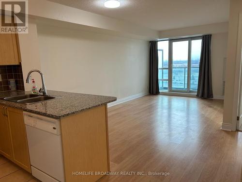 1507 - 75 South Town Centre Boulevard, Markham, ON - Indoor Photo Showing Kitchen With Double Sink