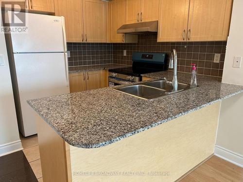 1507 - 75 South Town Centre Boulevard, Markham, ON - Indoor Photo Showing Kitchen With Double Sink