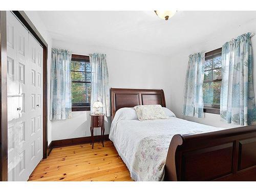 Bedroom - 139 Av. Paradise, Mansfield-Et-Pontefract, QC - Indoor Photo Showing Bedroom