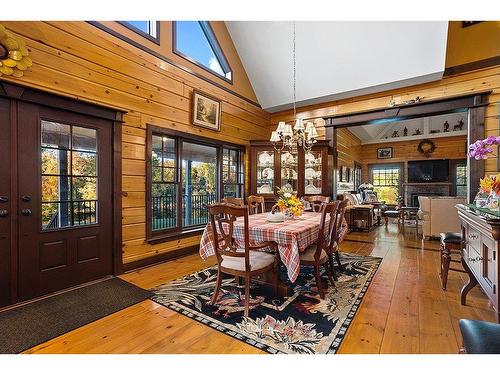 Dining room - 139 Av. Paradise, Mansfield-Et-Pontefract, QC -  Photo Showing Dining Room