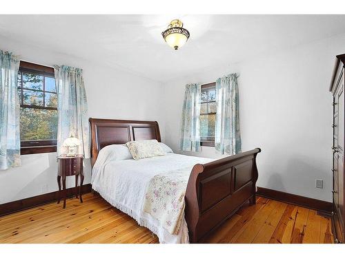 Bedroom - 139 Av. Paradise, Mansfield-Et-Pontefract, QC - Indoor Photo Showing Bedroom