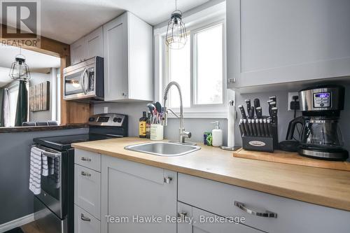 419 7Th Avenue, Tay (Port Mcnicoll), ON - Indoor Photo Showing Kitchen