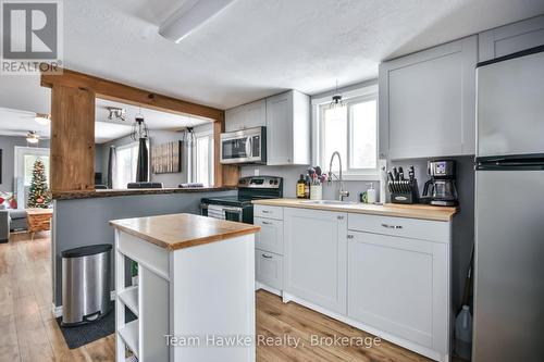 419 7Th Avenue, Tay (Port Mcnicoll), ON - Indoor Photo Showing Kitchen