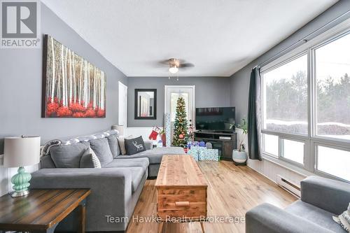 419 7Th Avenue, Tay (Port Mcnicoll), ON - Indoor Photo Showing Living Room