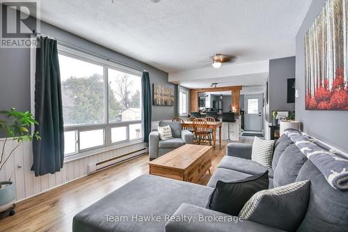 419 7Th Avenue, Tay (Port Mcnicoll), ON - Indoor Photo Showing Living Room