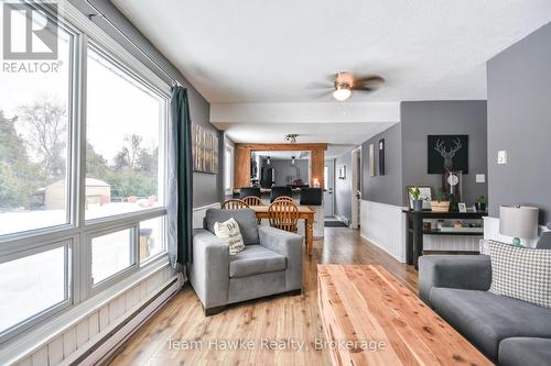 419 7Th Avenue, Tay (Port Mcnicoll), ON - Indoor Photo Showing Living Room