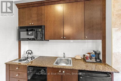 477 - 220 Gord Canning Drive, Blue Mountains (Blue Mountain Resort Area), ON - Indoor Photo Showing Kitchen