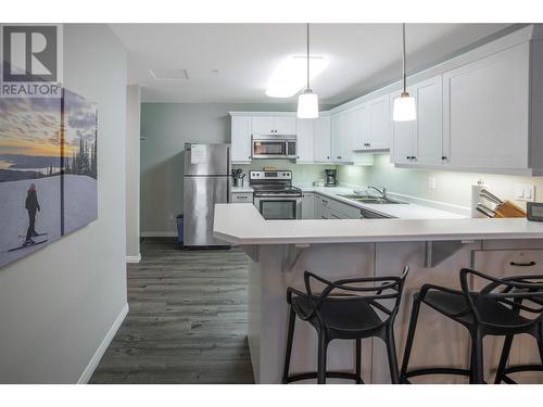 9885 Pinnacles Road Unit# 9, Vernon, BC - Indoor Photo Showing Kitchen With Double Sink With Upgraded Kitchen