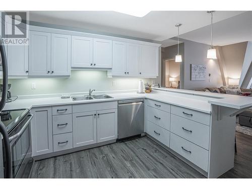 9885 Pinnacles Road Unit# 9, Vernon, BC - Indoor Photo Showing Kitchen With Double Sink