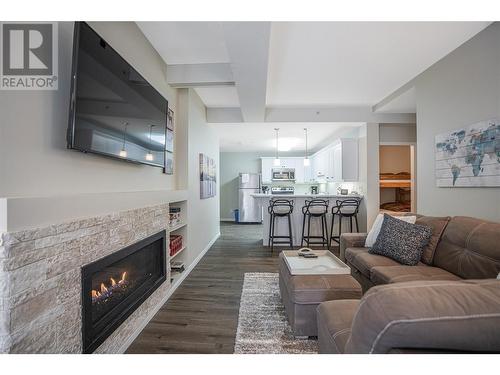 9885 Pinnacles Road Unit# 9, Vernon, BC - Indoor Photo Showing Living Room With Fireplace