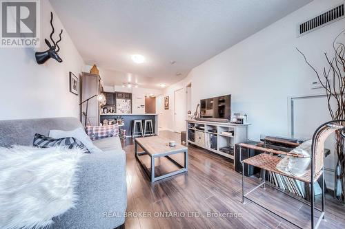 1005 - 231 Fort York Boulevard, Toronto, ON - Indoor Photo Showing Living Room