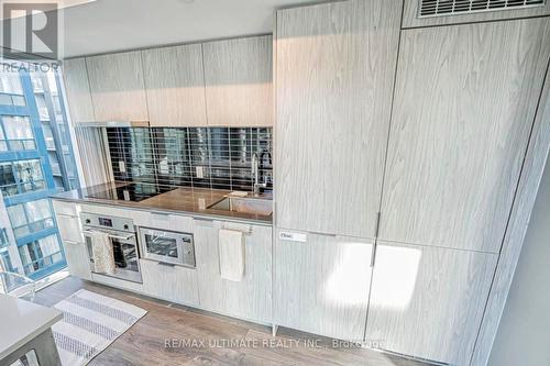 1012 - 60 Shuter Street, Toronto, ON - Indoor Photo Showing Kitchen