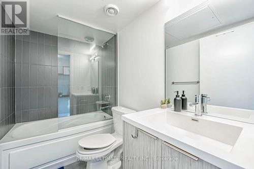 1012 - 60 Shuter Street, Toronto, ON - Indoor Photo Showing Bathroom