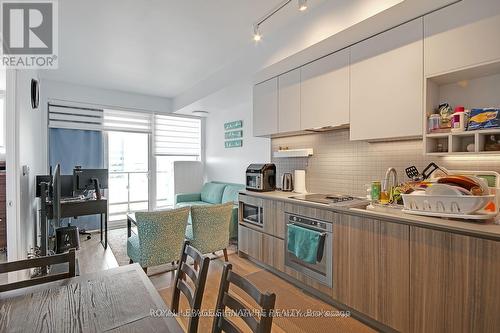 1905 - 5 Buttermill Avenue, Vaughan, ON - Indoor Photo Showing Kitchen