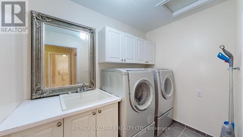 150 Peak Point Boulevard, Vaughan, ON - Indoor Photo Showing Laundry Room