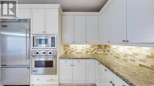 150 Peak Point Boulevard, Vaughan, ON - Indoor Photo Showing Kitchen