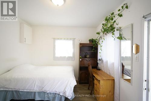 33 Ash Crescent, Toronto, ON - Indoor Photo Showing Bedroom