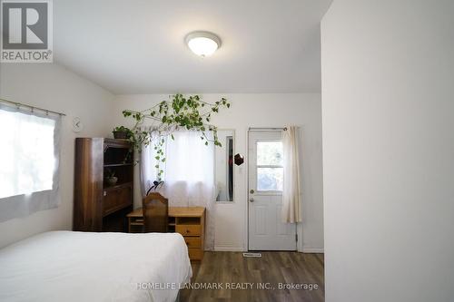 33 Ash Crescent, Toronto, ON - Indoor Photo Showing Bedroom