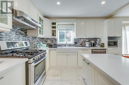 10 Anne Court, Grimsby, ON - Indoor Photo Showing Kitchen With Stainless Steel Kitchen With Upgraded Kitchen