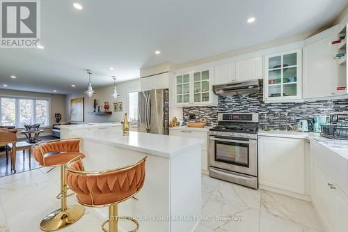 10 Anne Court, Grimsby, ON - Indoor Photo Showing Kitchen With Upgraded Kitchen