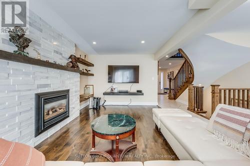 10 Anne Court, Grimsby, ON - Indoor Photo Showing Living Room With Fireplace