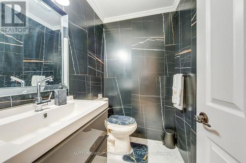 10 Anne Court, Grimsby, ON - Indoor Photo Showing Bathroom