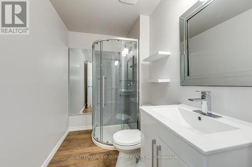 10 Anne Court, Grimsby, ON - Indoor Photo Showing Bathroom