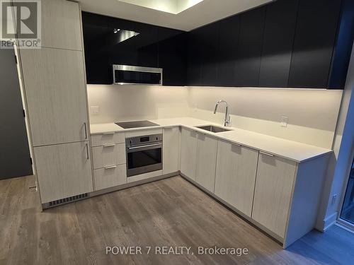 619 - 308 Jarvis Street, Toronto, ON - Indoor Photo Showing Kitchen