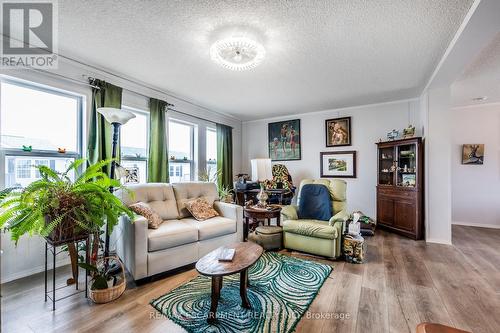 17 Bent Willow Court, Haldimand, ON - Indoor Photo Showing Living Room