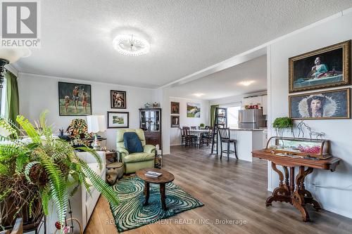 17 Bent Willow Court, Haldimand, ON - Indoor Photo Showing Living Room