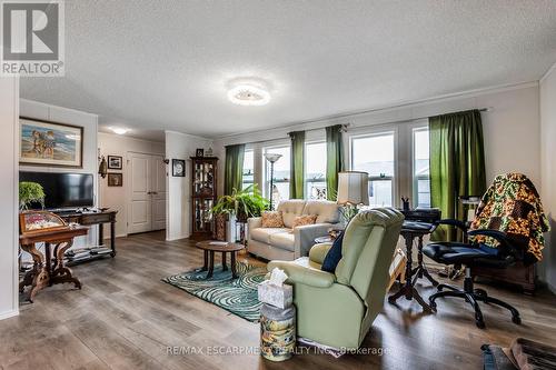 17 Bent Willow Court, Haldimand, ON - Indoor Photo Showing Living Room