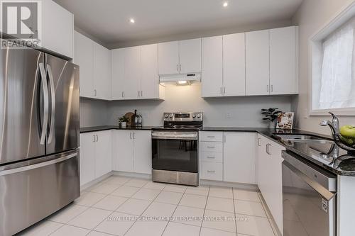 4021 Cachet Court, Lincoln, ON - Indoor Photo Showing Kitchen With Stainless Steel Kitchen