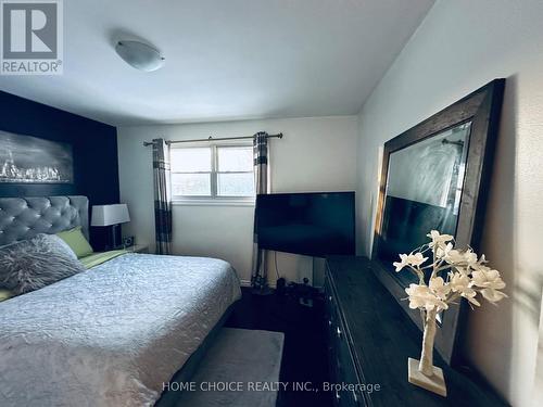 51 Almond Road, London, ON - Indoor Photo Showing Bedroom