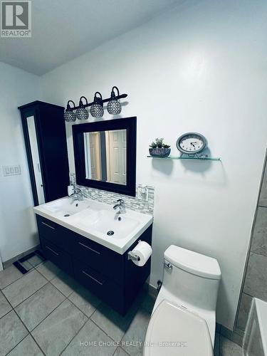 51 Almond Road, London, ON - Indoor Photo Showing Bathroom