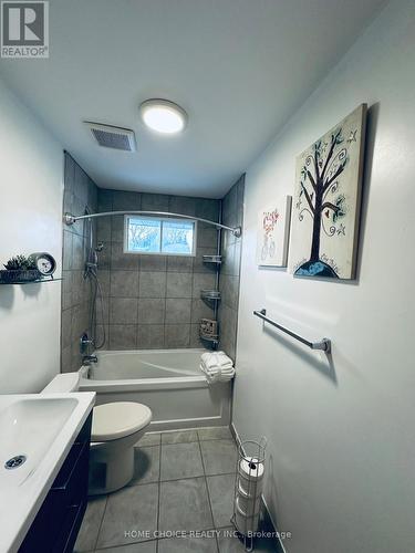 51 Almond Road, London, ON - Indoor Photo Showing Bathroom