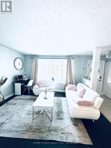 51 Almond Road, London, ON - Indoor Photo Showing Living Room