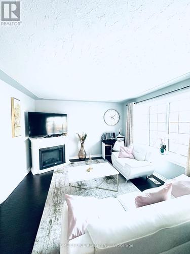 51 Almond Road, London, ON - Indoor Photo Showing Living Room With Fireplace